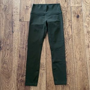 Wunder under dark green 7/8 leggings.